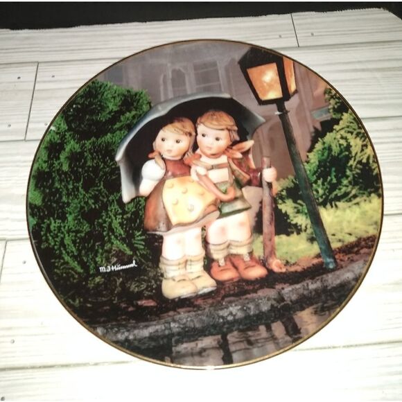 Vintage Danbury Mint MJ Hummel Collectible Boy and Girl Plates Set Of 3 - Picture 9 of 10